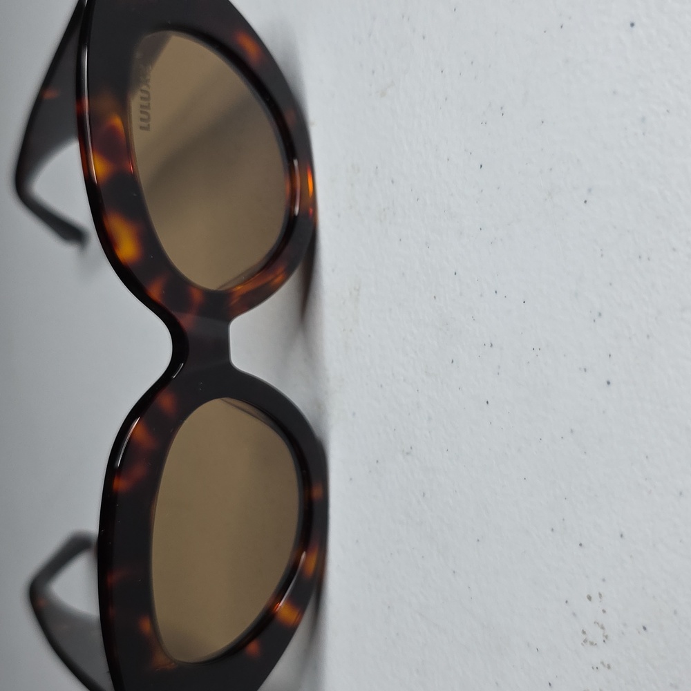 Shell Sunglasses - Picture 2 of 8